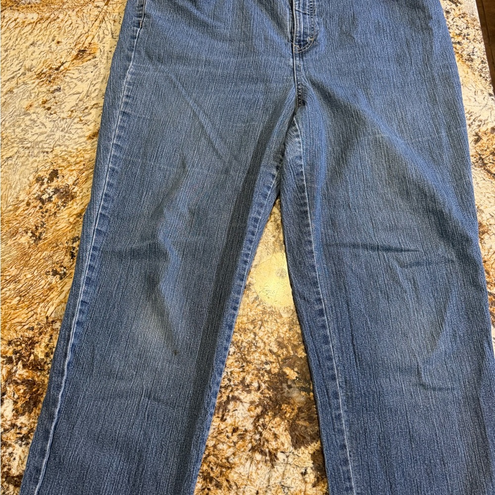 J26 Gloria Vanderbilt is womans Straight Blue Jeans